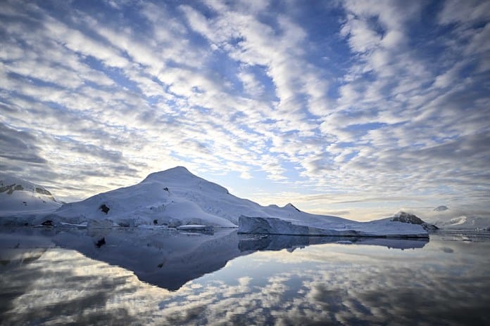 Misión colombiana a Antártida analiza huellas del cambio climático