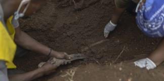 Treinta años después del genocidio, Ruanda sigue exhumando víctimas