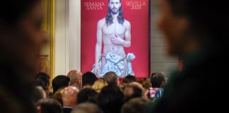 ¿Un Cristo afeminado? Conservadores atacan cartel de Semana Santa de Sevilla