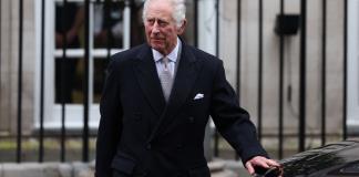 El rey británico Carlos III deja el hospital tras su operación de próstata