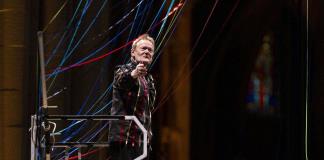 A sus 74 años, Philippe Petit sigue caminando por la cuerda floja, ahora más abajo