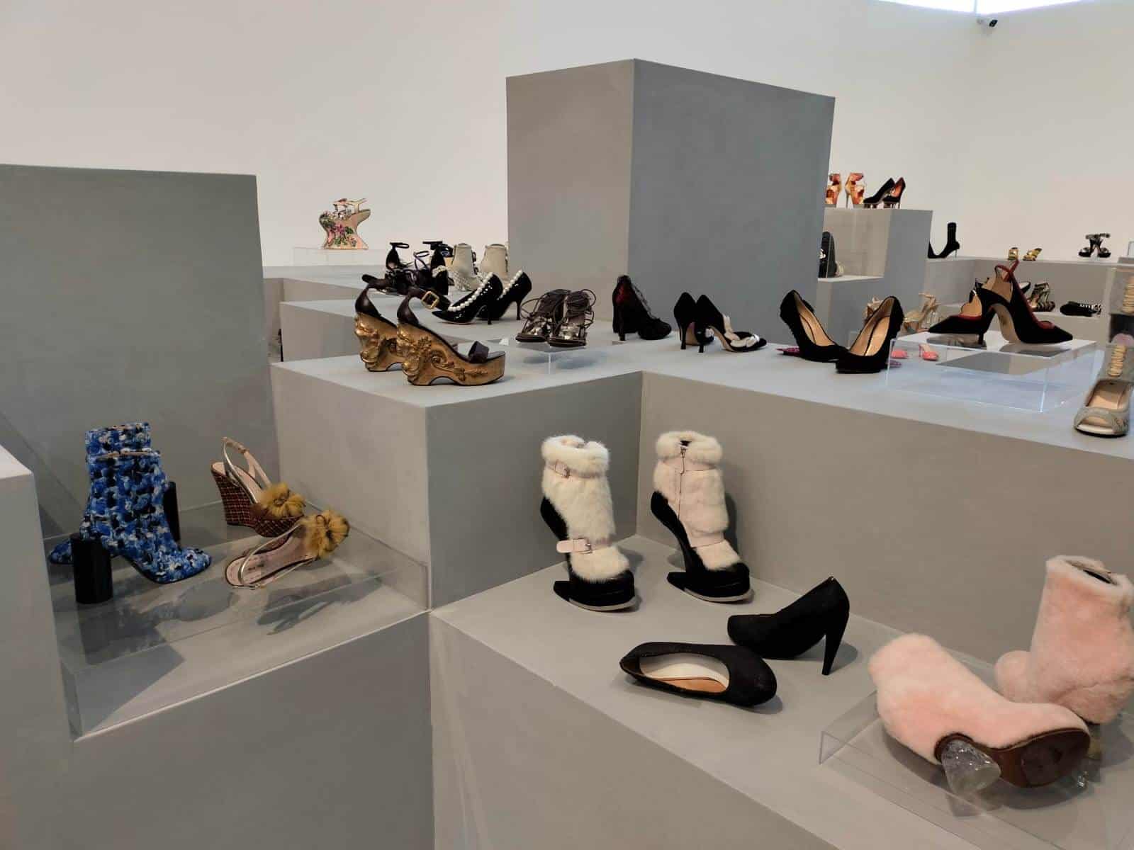 Más que tacones, una muestra de esculturas: El MAZ inaugura una nueva exposición de diseño