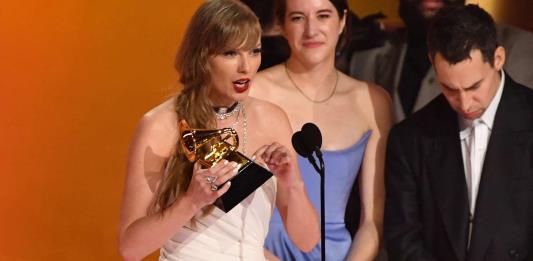 Taylor Swift se alza con el Álbum del año y hace historia en los Grammy