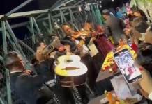 ¿Mariachi, pizzas y una fiesta de cumpleaños en un puente peatonal? Es real, y sucedió en Guadalajara