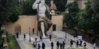 Reconstruyen la estatua colosal de Constantino en Roma