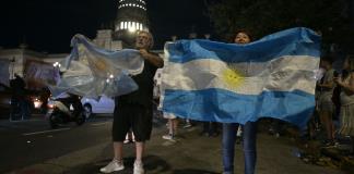 Revés legislativo de Milei suma incertidumbre a una Argentina en crisis