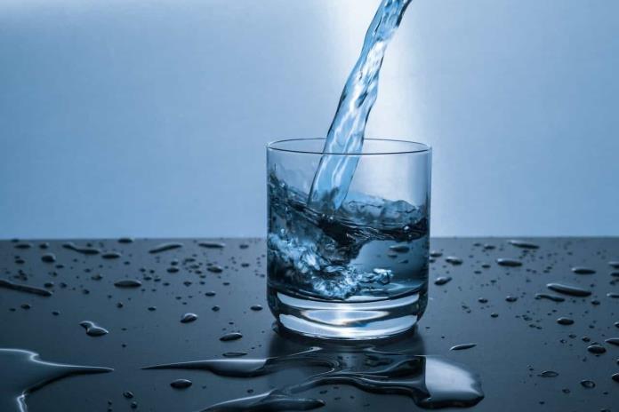 Con la campaña Hidratere, el CUCS busca reducir consumo de bebidas azucaradas con agua natural