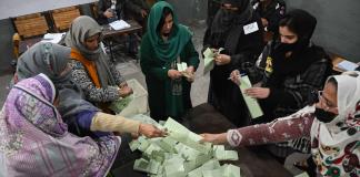 Pakistán vota en unas elecciones marcadas por la violencia y sin internet móvil