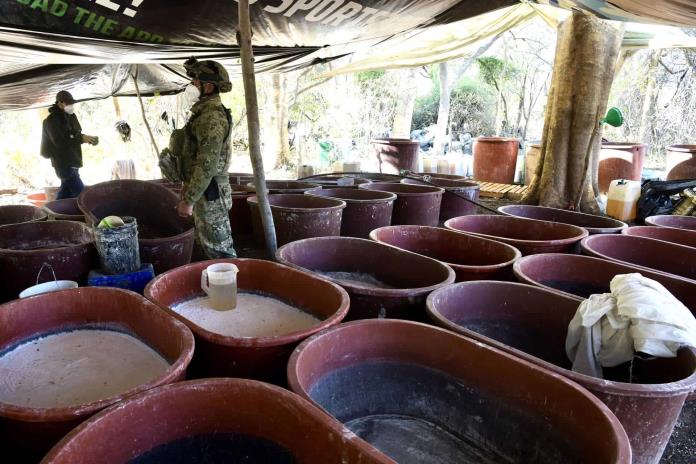 Autoridades hallan enorme laboratorio con 80 toneladas de metanfetaminas en Sonora 