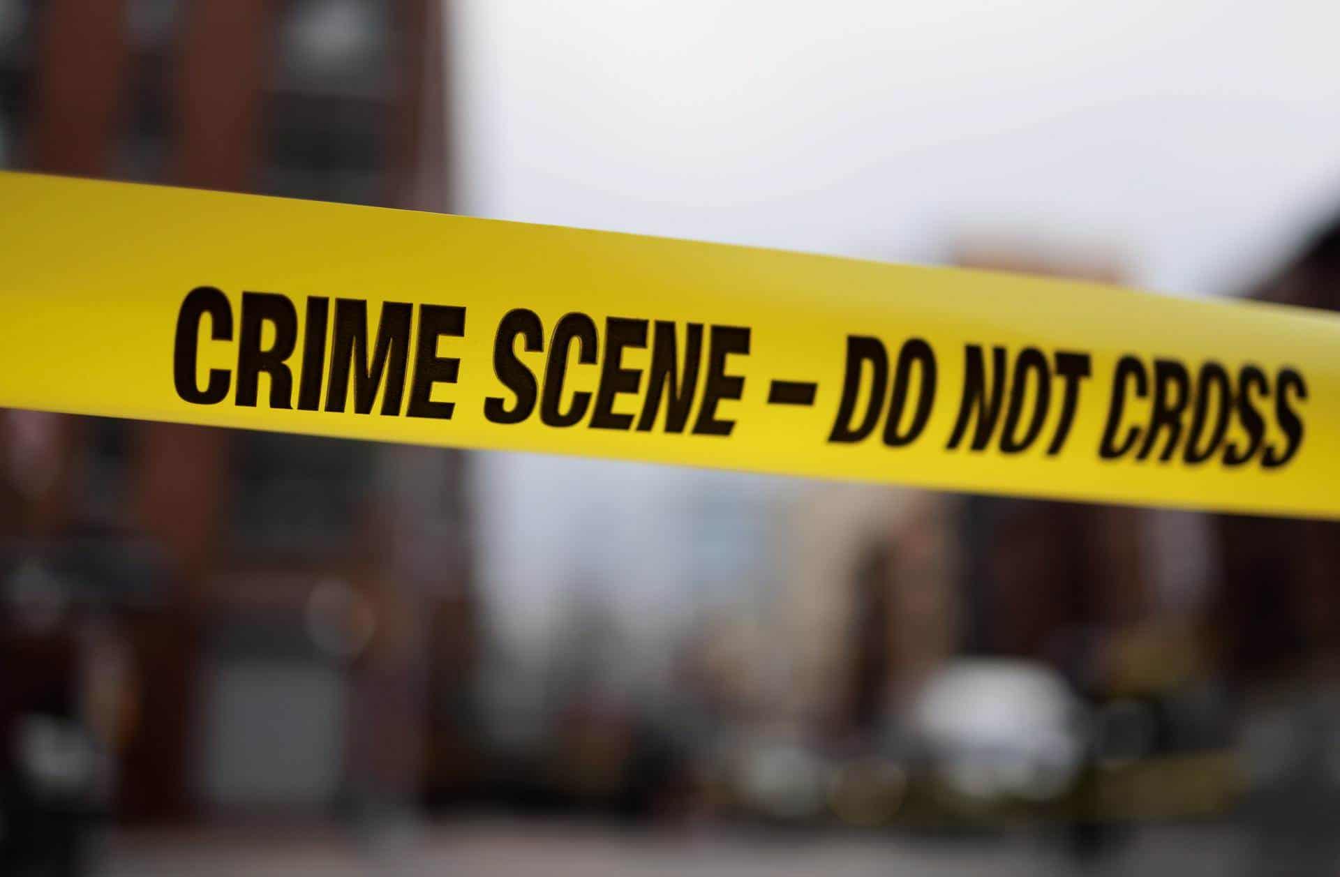 Detienen en EEUU a pareja que obligó a joven a vivir en jaula para perros Detienen en EEUU a pareja que obligó a joven a vivir en jaula para perros