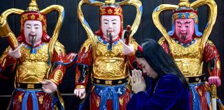 Por San Valentín, los vietnamitas le rezan a Buda para encontrar pareja