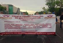 Para exigir pagos de indemnizaciones, ex ferrocarrileros bloquean calles de Guadalajara