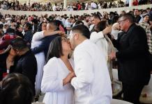 Migrantes encuentran en Tijuana el lugar idóneo para entrelazar sus vidas en matrimonio