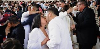 Migrantes encuentran en Tijuana el lugar idóneo para entrelazar sus vidas en matrimonio