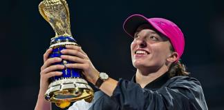 Swiatek logra su tercer título seguido en Doha y hace historia
