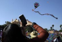 Papalotes dan vida al cielo durante el Festival Volarte 2024