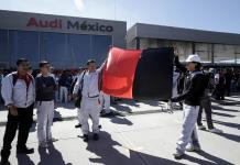 Trabajadores de Audi en México levantan huelga tras acordar aumento salarial