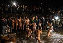 El festival japonés de los hombres desnudos sucumbe al envejecimiento de la población