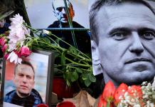 Autoridades rusas amenazan con enterrar a Navalni en la cárcel donde murió, según sus allegados