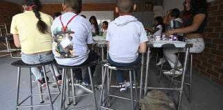 Del basurero al aula: niños trabajadores de Bogotá regresan a la escuela