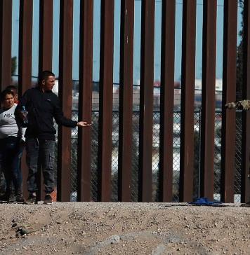 México promete atención digna a migrantes en visita de la canciller a la frontera norte