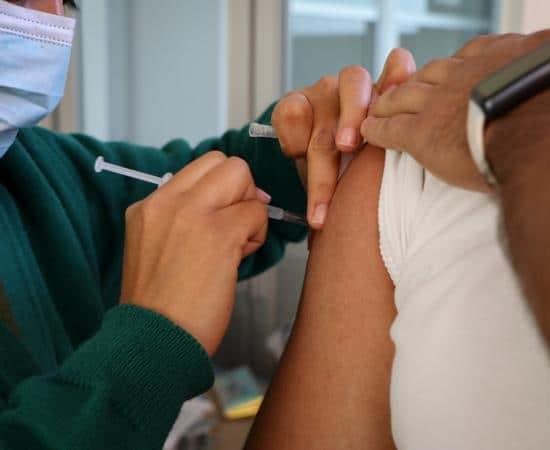 Realizan campaña de vacunación en el CUSur