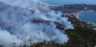 Dos incendios forestales afectan a Acapulco y avanzan hacia casas