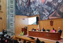 Eduardo Santana recibe el reconocimiento como maestro emérito por la UdeG