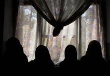 Afganas protestan en espacios privados por miedo a la represión en Día Internacional de la Mujer
