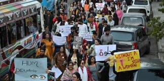 Cientos de mujeres salen a las calles en Pakistán para exigir más derechos
