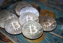 El bitcoin alcanza un nuevo récord y supera los 72.000 dólares