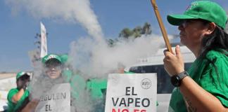 Protestan contra la reforma de López Obrador que prohibiría los vapeadores en México