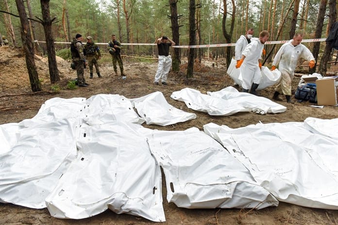 Mas de 1.500 cadáveres de víctimas de ocupación rusa descubiertos cerca de Kiev desde 2022