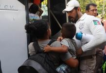 Autoridades rescatan a 221 migrantes, 46 de ellos menores de edad, en el centro de México