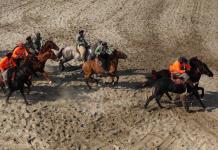 Afganistán moderniza el buzkashi, su deporte ecuestre tradicional