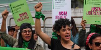 Presentan en la Corte Constitucional de Ecuador una demanda para despenalizar el aborto