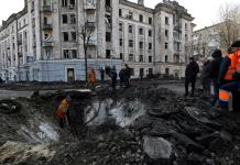 Zelenski pide a la UE más artillería tras andanada de misiles rusos contra Kiev