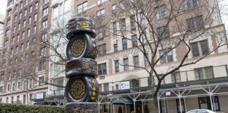 La mexicana Betsabeé Romero instala en Nueva York esculturas que dignifican la migración