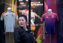 Duras críticas a federación alemana por terminar cooperación con Adidas