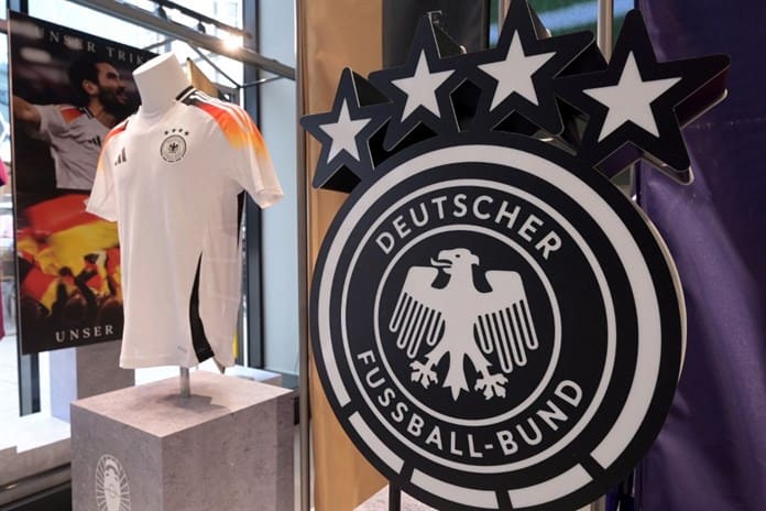 Duras críticas a federación alemana por terminar cooperación con Adidas