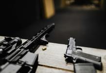 Arrestados cinco hombres en Texas acusados de comprar armas para un cartel en México