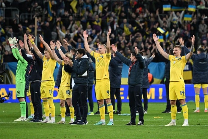 Zelenski celebra la clasificación de Ucrania para la Eurocopa