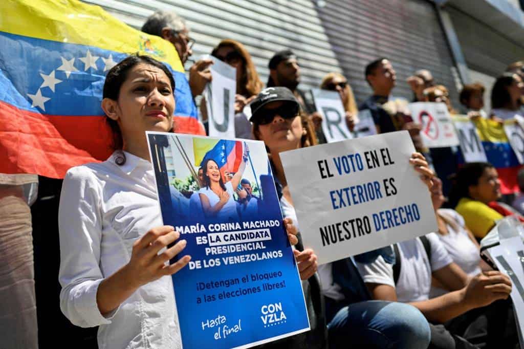 Maduro y el voto en el exterior: venezolanos denuncian trabas para registrarse a votar