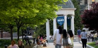 Universidad George Washington, demandada por USD 10 millones por desinformación