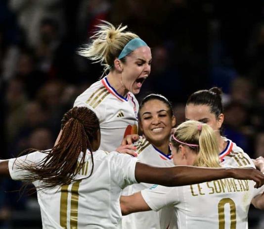 El Lyon golea al Benfica y avanza a semis de la Champions femenina