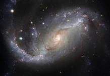 Intensos campos magnéticos se enroscan en espiral en torno del agujero negro central de la Vía Láctea