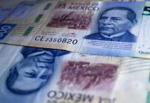 El peso mexicano se cotiza a 16,51 pesos por dólar, nivel no visto desde diciembre de 2015
