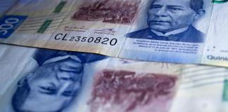 El peso mexicano se cotiza a 16,51 pesos por dólar, nivel no visto desde diciembre de 2015