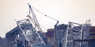 Crean corredor temporal de navegación a través de escombros de puente de Baltimore