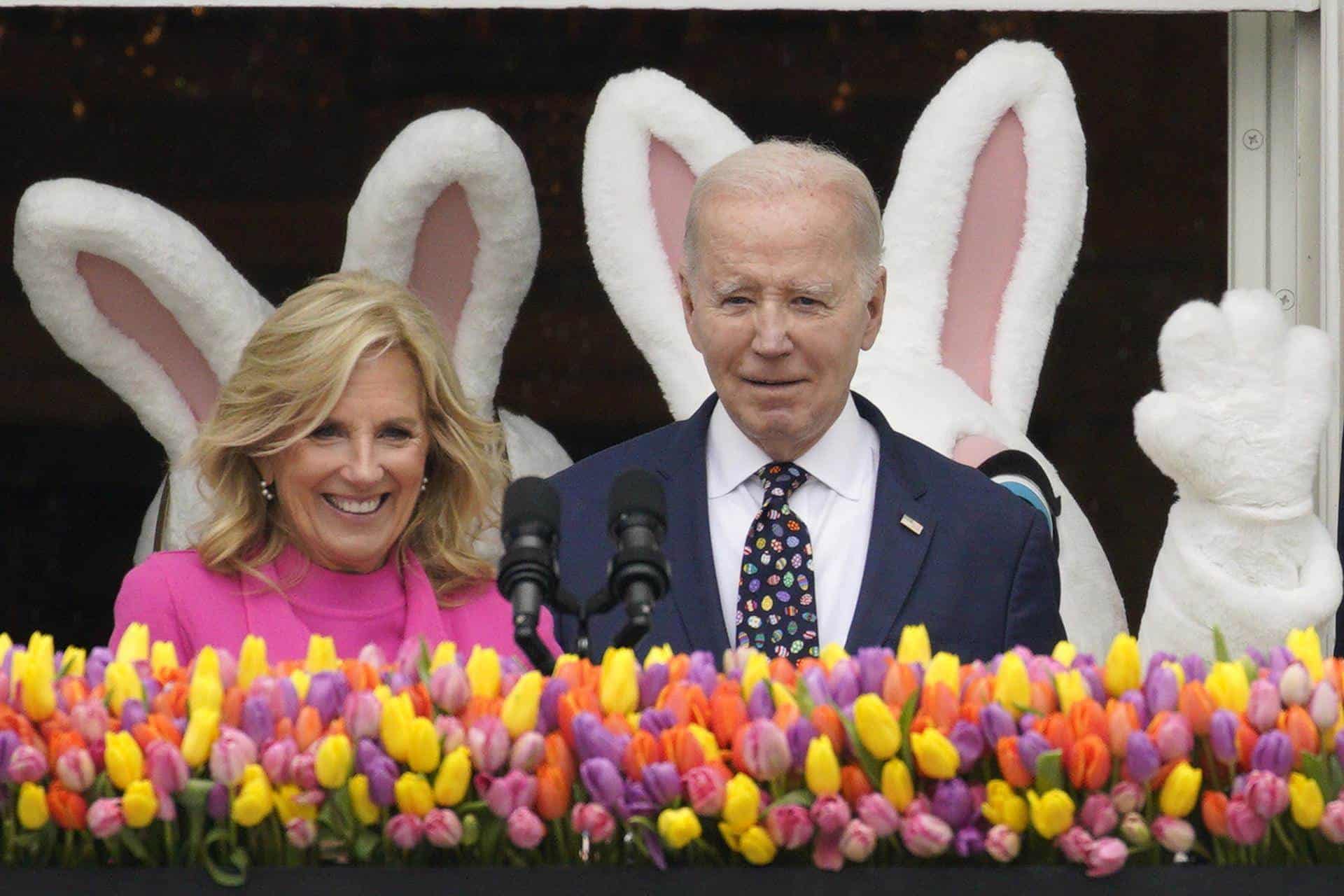 Biden abre la Casa Blanca a miles de niños en Pascua, en un momento clave para la campaña